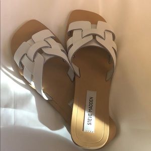 BRAND NEW! Steve Madden sandals in Sicily white